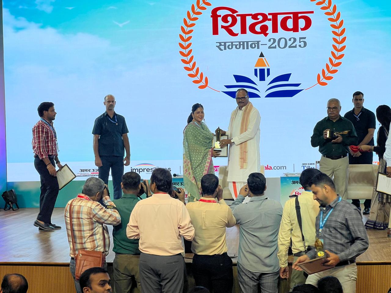 Ms. Asha Rana Honoured by Deputy Chief Minister of Uttar Pradesh